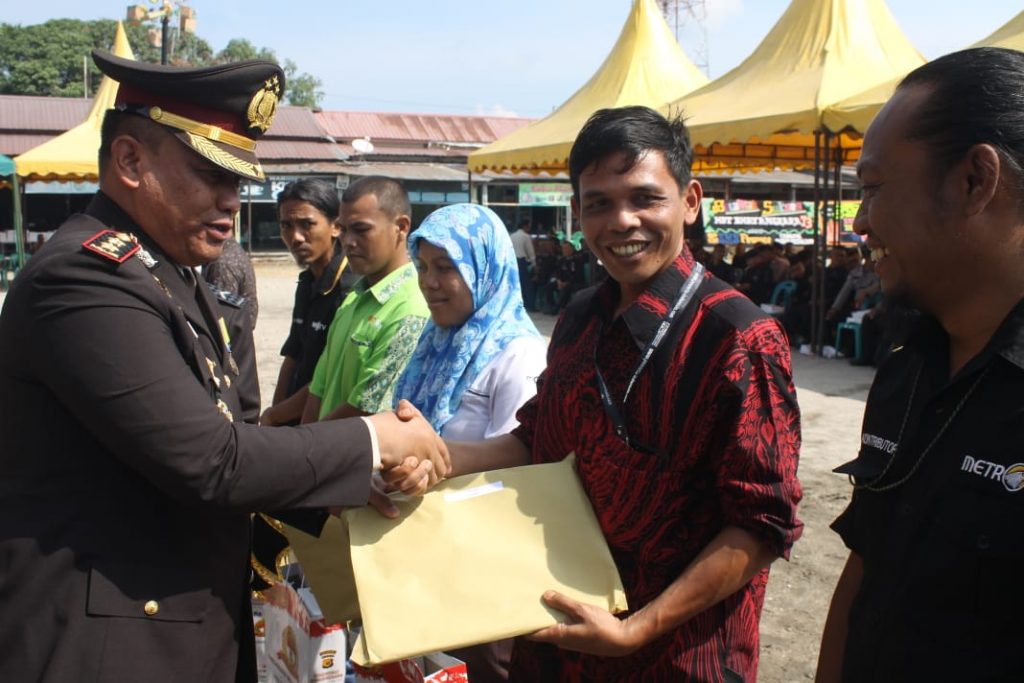 Peringati HUT Ke-73 Polri, Kapolres Aceh Singkil Beri Penghargaan kepada Wartawan Singkilterkini.com