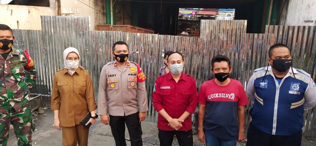 Polsek Ciputat Timur Melaksanakan Kegiatan Relokasi Kepada Pedagang Kaki Lima Pasar Ciputat