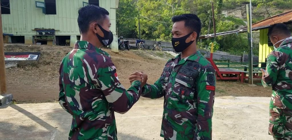 Kenaikan Pangkat, Prajurit Yonif MR 413 Kostrad Rayakan Bersama Warga Papua