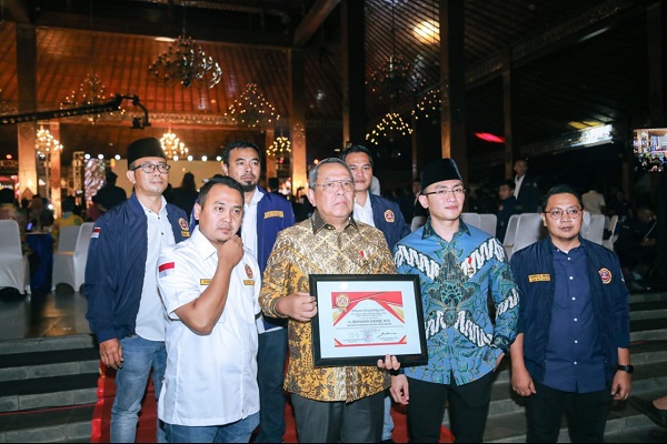 photo6071208033112929136